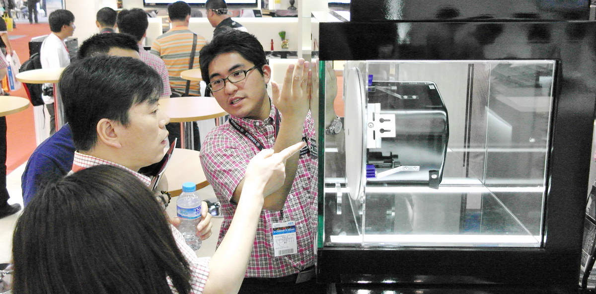 狗万专业音响新产品亮相PALM EXPO 2013展会 