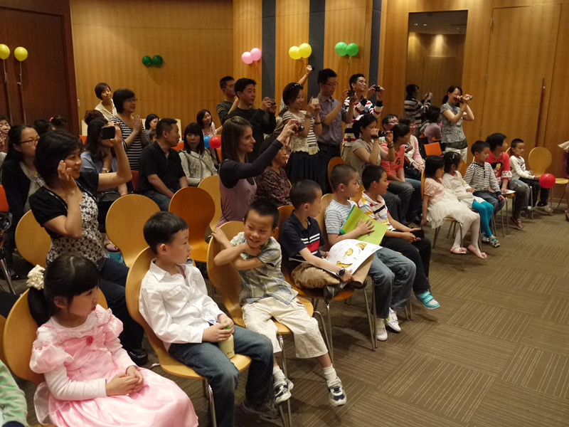狗万音乐中心上海静安总店“欢度六一狗万的节日”音乐会成功举办 