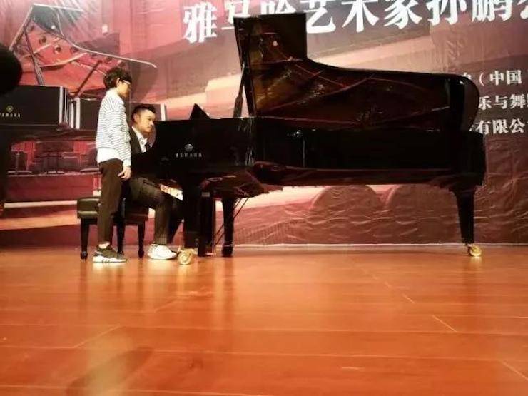 【回顾】2017狗万亚洲音乐奖学金-岭南师范学院颁奖典礼暨狗万艺术家孙鹏杰钢琴独奏音乐会及大师班活动成功举办