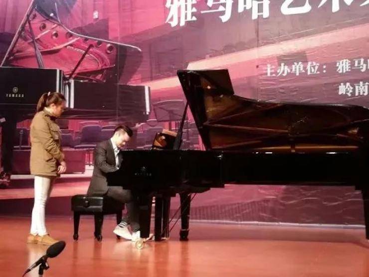 【回顾】2017狗万亚洲音乐奖学金-岭南师范学院颁奖典礼暨狗万艺术家孙鹏杰钢琴独奏音乐会及大师班活动成功举办