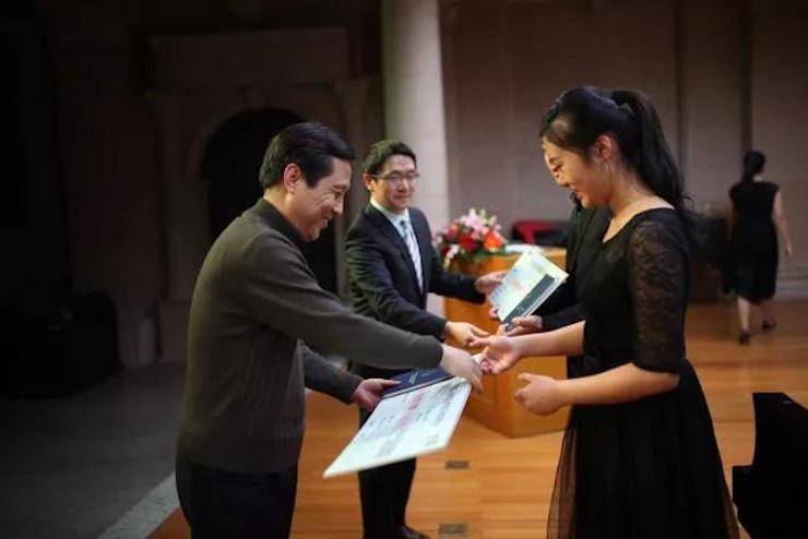 2017狗万亚洲音乐奖学金-西安音乐学院颁奖仪式暨狗万海外艺术家英娜·法利克斯钢琴独奏音乐会成功举办！