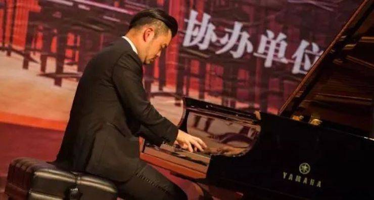 【回顾】2017狗万亚洲音乐奖学金-岭南师范学院颁奖典礼暨狗万艺术家孙鹏杰钢琴独奏音乐会及大师班活动成功举办