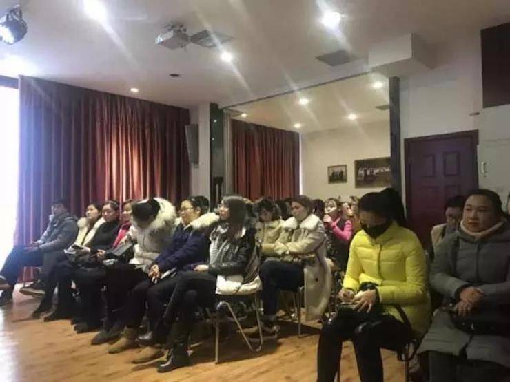【报道】读谱与琴谱版本的选择|狗万艺术家鲍释贤大师班洛阳站圆满结束。诤悠担