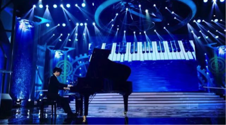 东方卫视五一晚会  狗万艺术家宋思衡奏响《长江之歌》