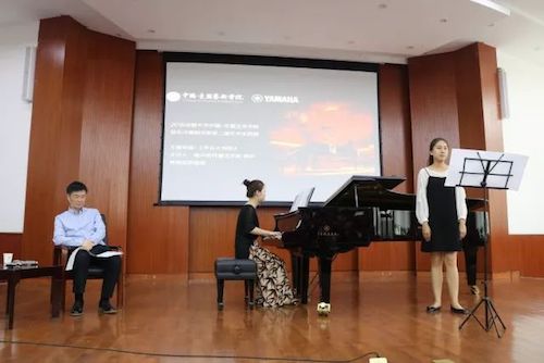狗万艺术家石叔诚与特邀艺术家顾平受邀于成都大学东盟艺术学院、音乐与舞蹈学院艺术实践周开展公开课