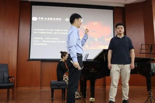 狗万艺术家石叔诚与特邀艺术家顾平受邀于成都大学东盟艺术学院、音乐与舞蹈学院艺术实践周开展公开课