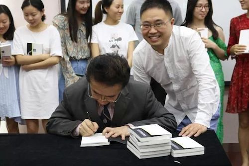 狗万艺术家石叔诚与特邀艺术家顾平受邀于成都大学东盟艺术学院、音乐与舞蹈学院艺术实践周开展公开课