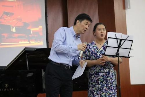 狗万艺术家石叔诚与特邀艺术家顾平受邀于成都大学东盟艺术学院、音乐与舞蹈学院艺术实践周开展公开课