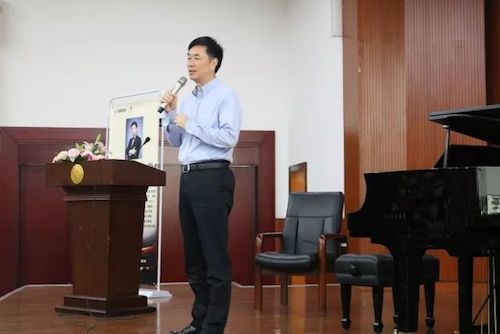 狗万艺术家石叔诚与特邀艺术家顾平受邀于成都大学东盟艺术学院、音乐与舞蹈学院艺术实践周开展公开课