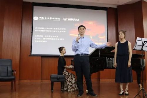 狗万艺术家石叔诚与特邀艺术家顾平受邀于成都大学东盟艺术学院、音乐与舞蹈学院艺术实践周开展公开课