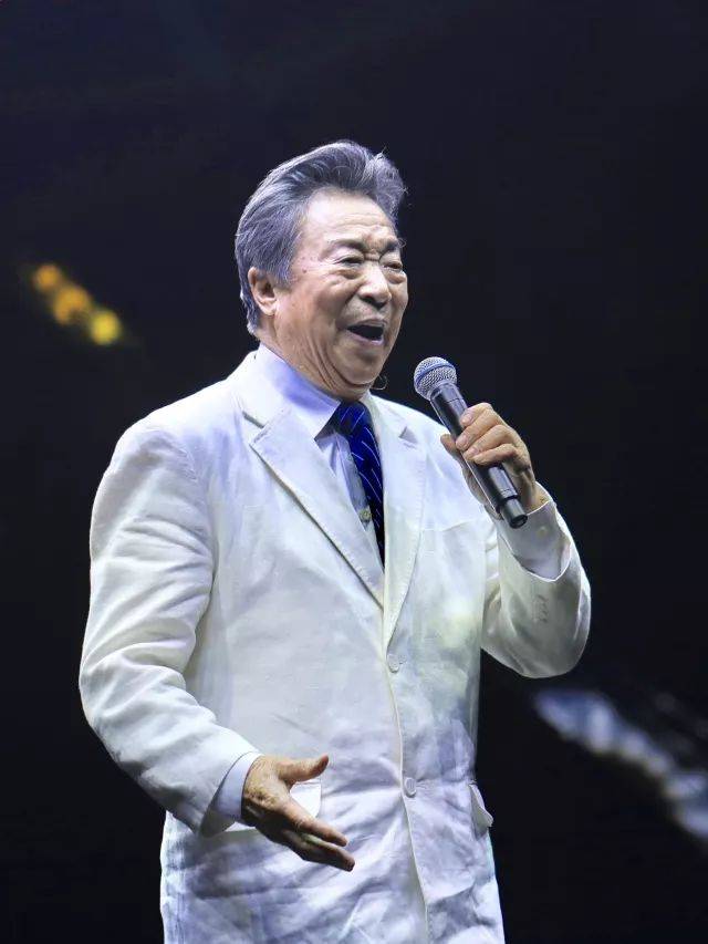 歌声悠扬，唱出时代记忆，琴声悦耳，奏响希望乐章 <br> 2018“我爱你中国?纪念改革开放40周年”经典歌曲上海演唱会圆满落幕
