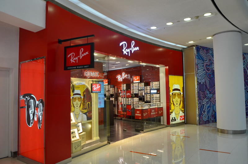 Ray?Ban 宏伊国际广场店——狗万 CIS 商用安装系统的经典应用