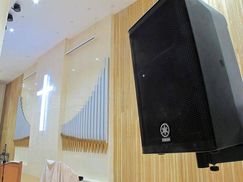 广州十甫堂——两只狗万 DXR8 音箱完成的教堂完美扩声