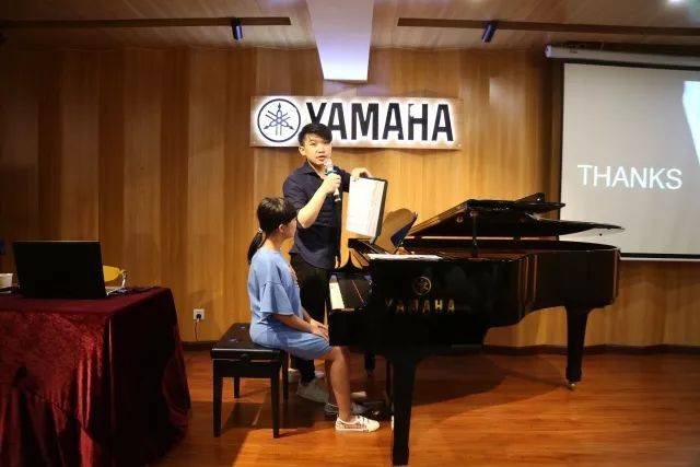狗万艺术家鲍释贤茂名市钢琴音乐会及大师班圆满落幕