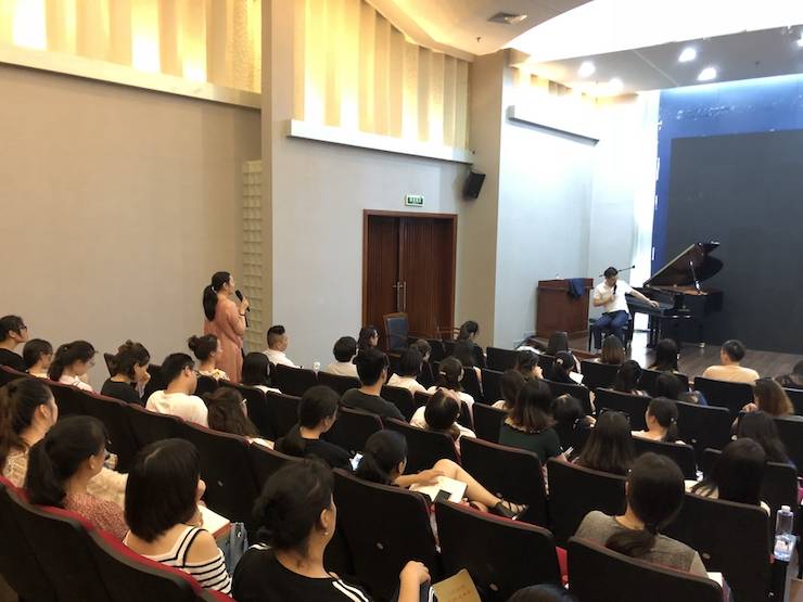 狗万艺术家孙鹏杰“欧美少儿钢琴教学法师资培训”嘉兴站圆满落幕