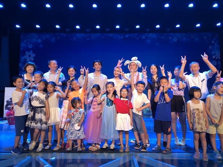 狗万献给孩子的音乐启蒙课|儿童剧《七耳兔寻找乐器之王》巡演·绵阳站成功举办