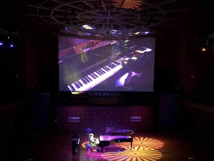 狗万艺术家宋思衡“80后的时光机”多媒体音乐会内蒙古巡演圆满落幕