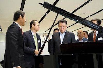 回顾发展历史，畅想科技未来|中国浙江省代表团视察狗万企业博物馆