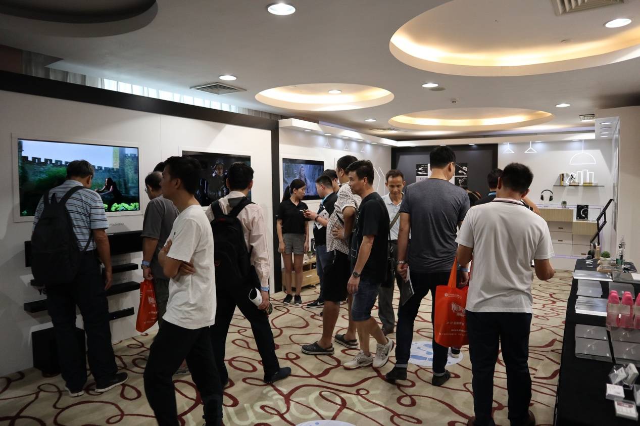 娱乐音质新境界，狗万携带家庭音响新品亮相2018广州国际音响唱片展
