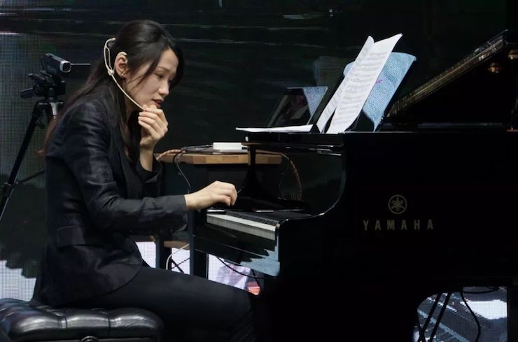 科技推动音乐教育创新，张希教授《古典主义时期钢琴奏鸣曲的演绎》公开课圆满成功