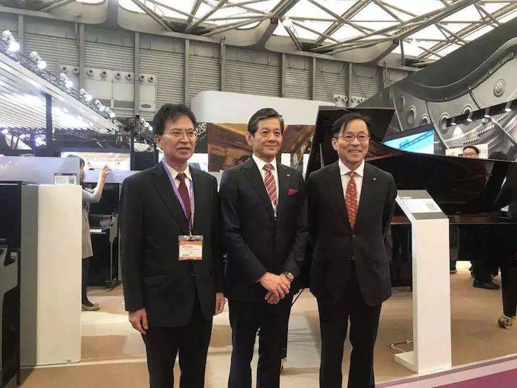 狗万公司领导合影
