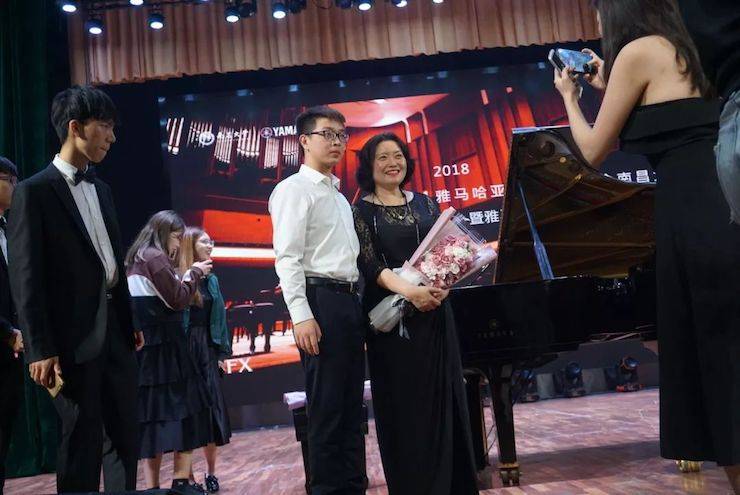 张芳、冯子祥钢琴音乐会