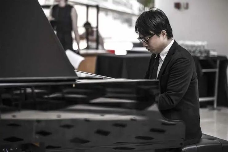 宋思衡的“宅抗疫” | 挑战主播、筹集口罩、闭关作曲，这位取消了20场演出的钢琴家原来这么忙！