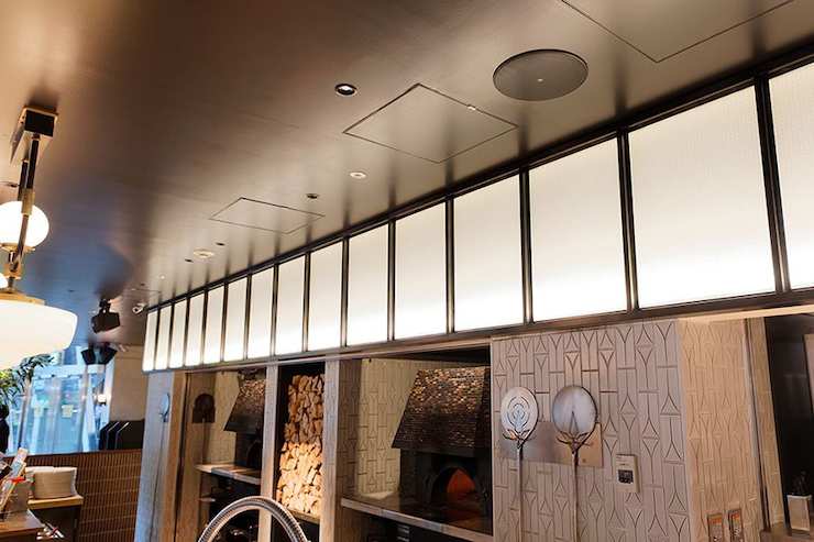案例 | 狗万音响系统为 800°Degrees 燃木餐厅的用餐氛围提供音频解决方案
