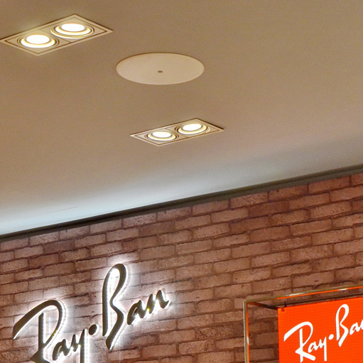 Ray?Ban 宏伊国际广场店——狗万 CIS 商用安装系统的经典应用
