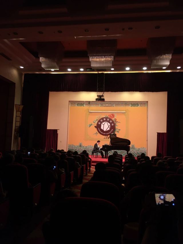 【活动报道】狗万艺术家石叔诚北京梅兰芳大剧院独奏音乐会完美落幕