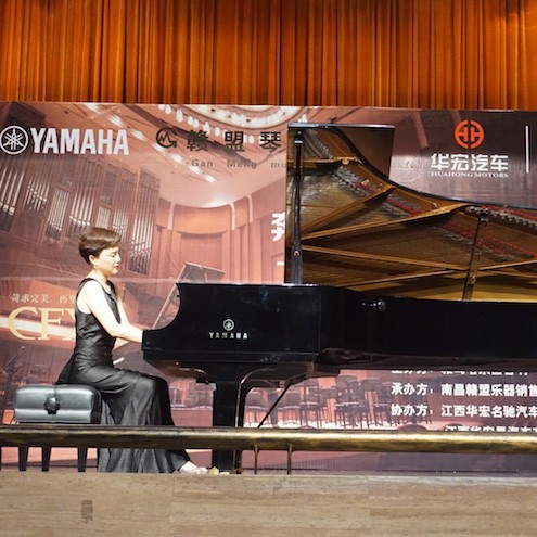 琴系南昌|狗万艺术家杨珊珊钢琴音乐会及讲座成功举办