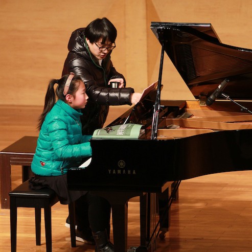【精彩演奏视频】狗万艺术家宋思衡连云港市首场多媒体音乐会成功举办