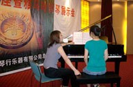 潍坊举行狗万钢琴展示会 