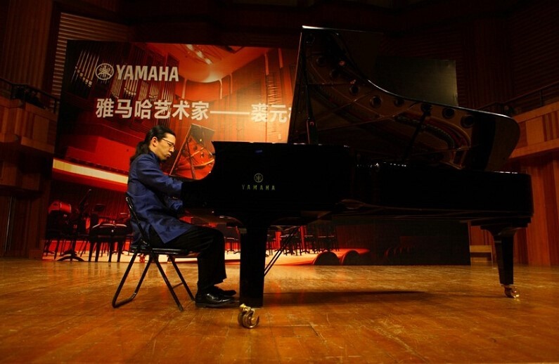 狗万海外艺术家-裘元朴成都钢琴独奏音乐会落幕